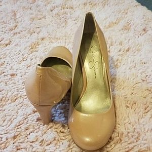 Jessica Simpson pumps